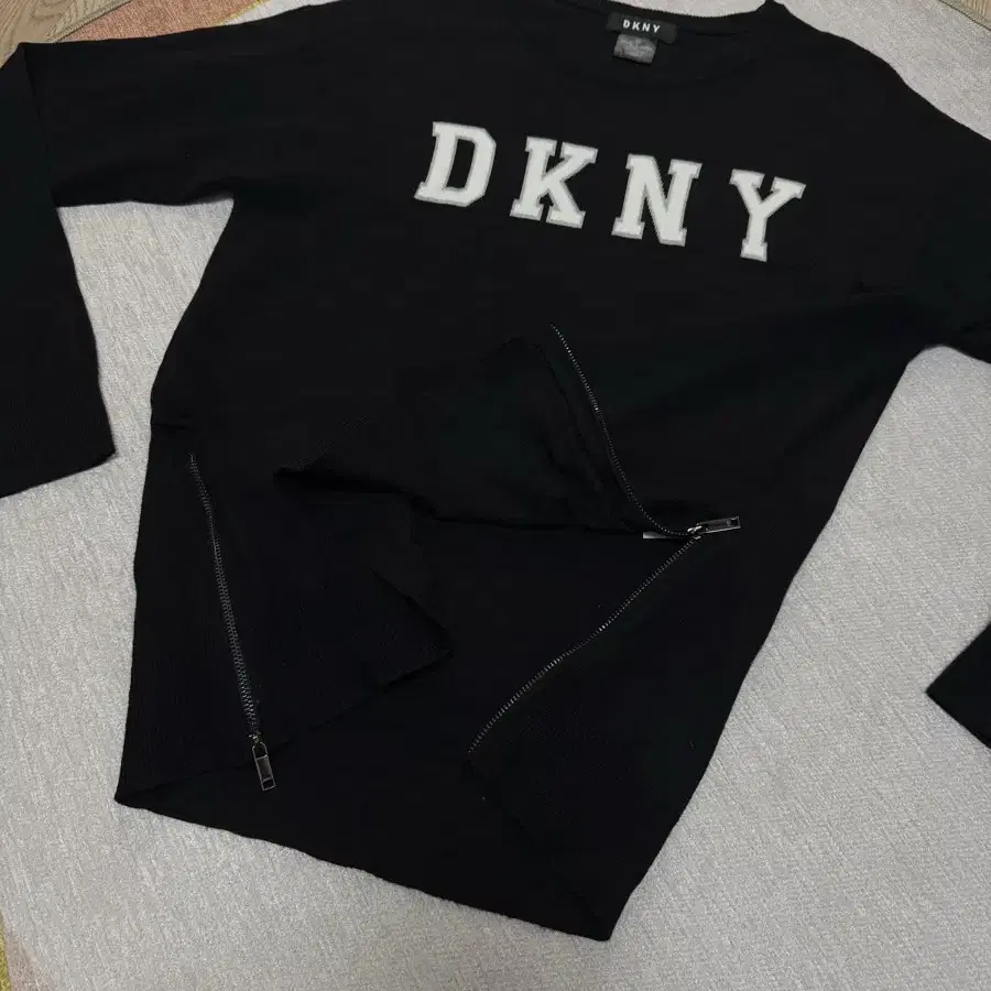 DKNY 여성 니트 티셔츠 XS사이즈