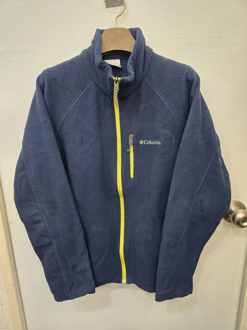 M,95 )) Columbia Columbia hoodie! Good condition and warm!