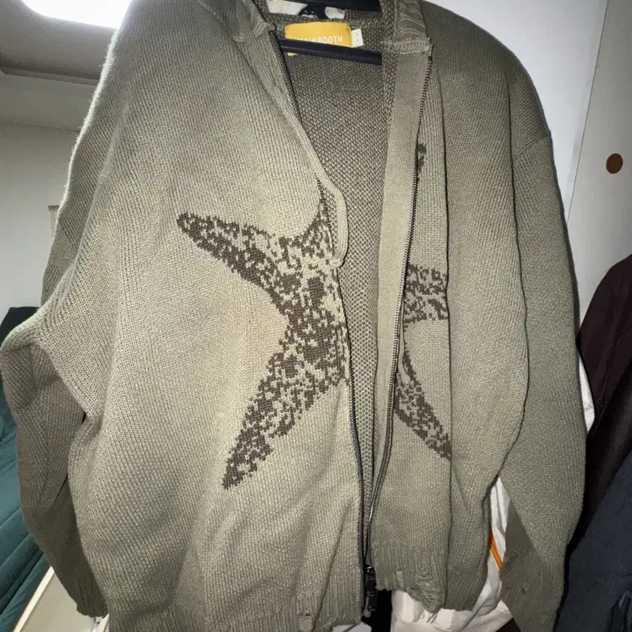 메인부스 Starfish Hood Zip-Up Sweater(카키)