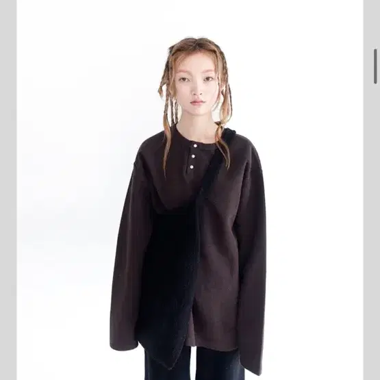 샵페어리 heavy henley neck long top