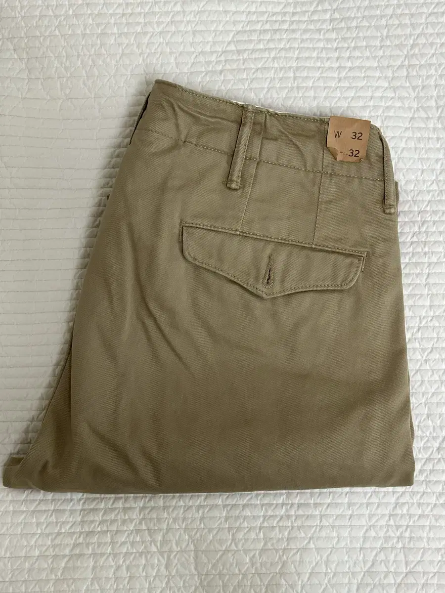 I am selling my RRL double l beige office chino pants size 32x32.