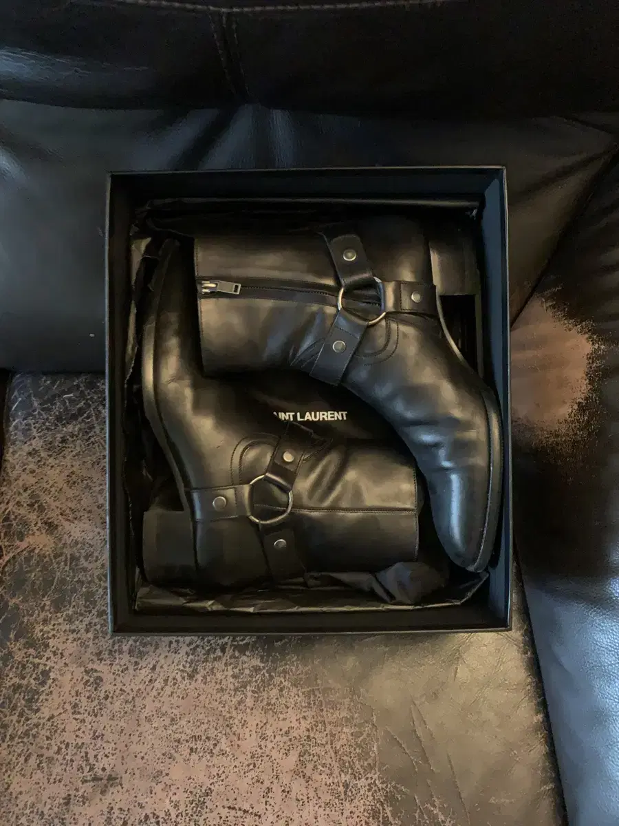 Saint Laurent Hanneth Chelsea Boots