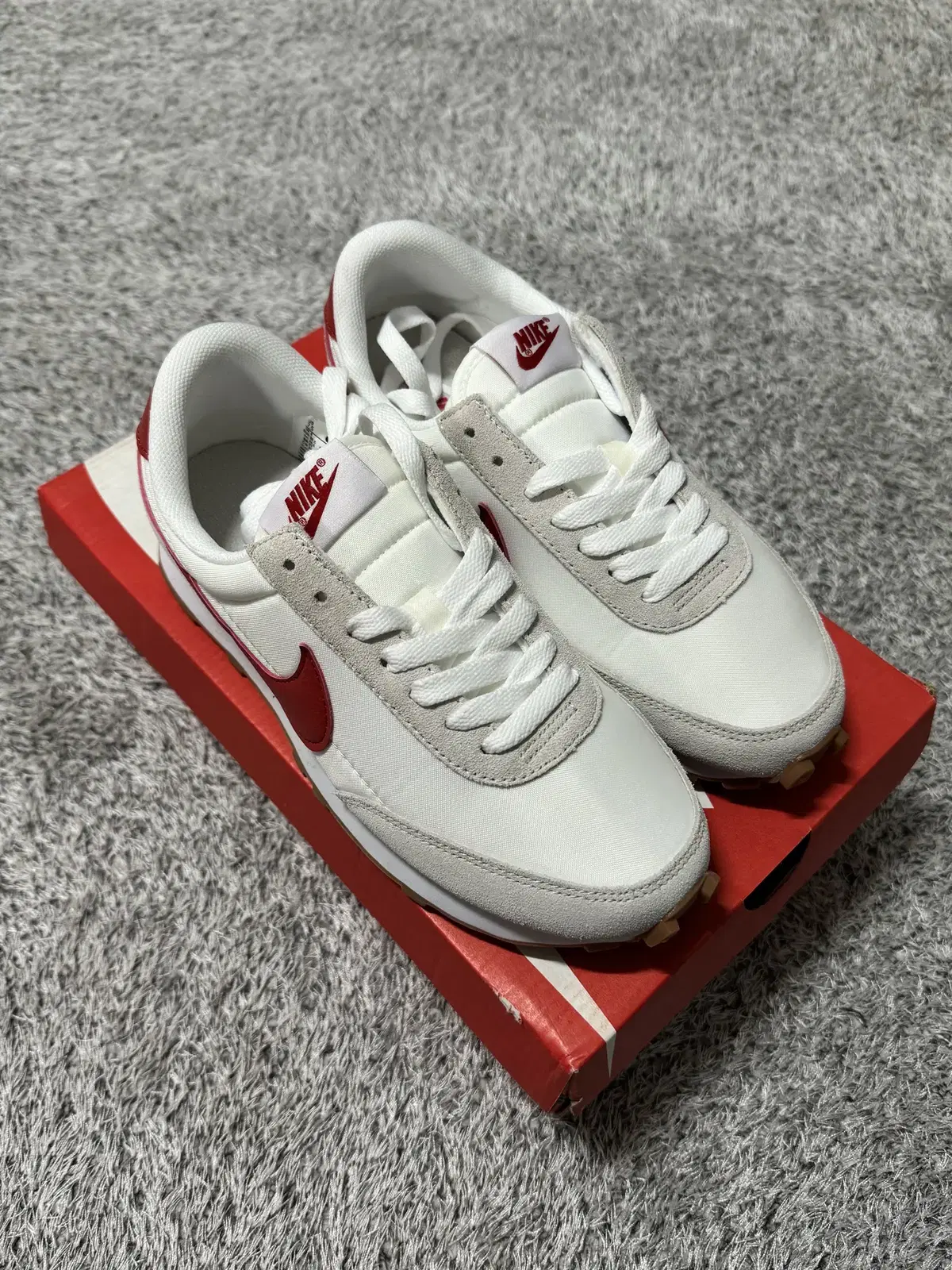 Nike Dabble Summit White University Red