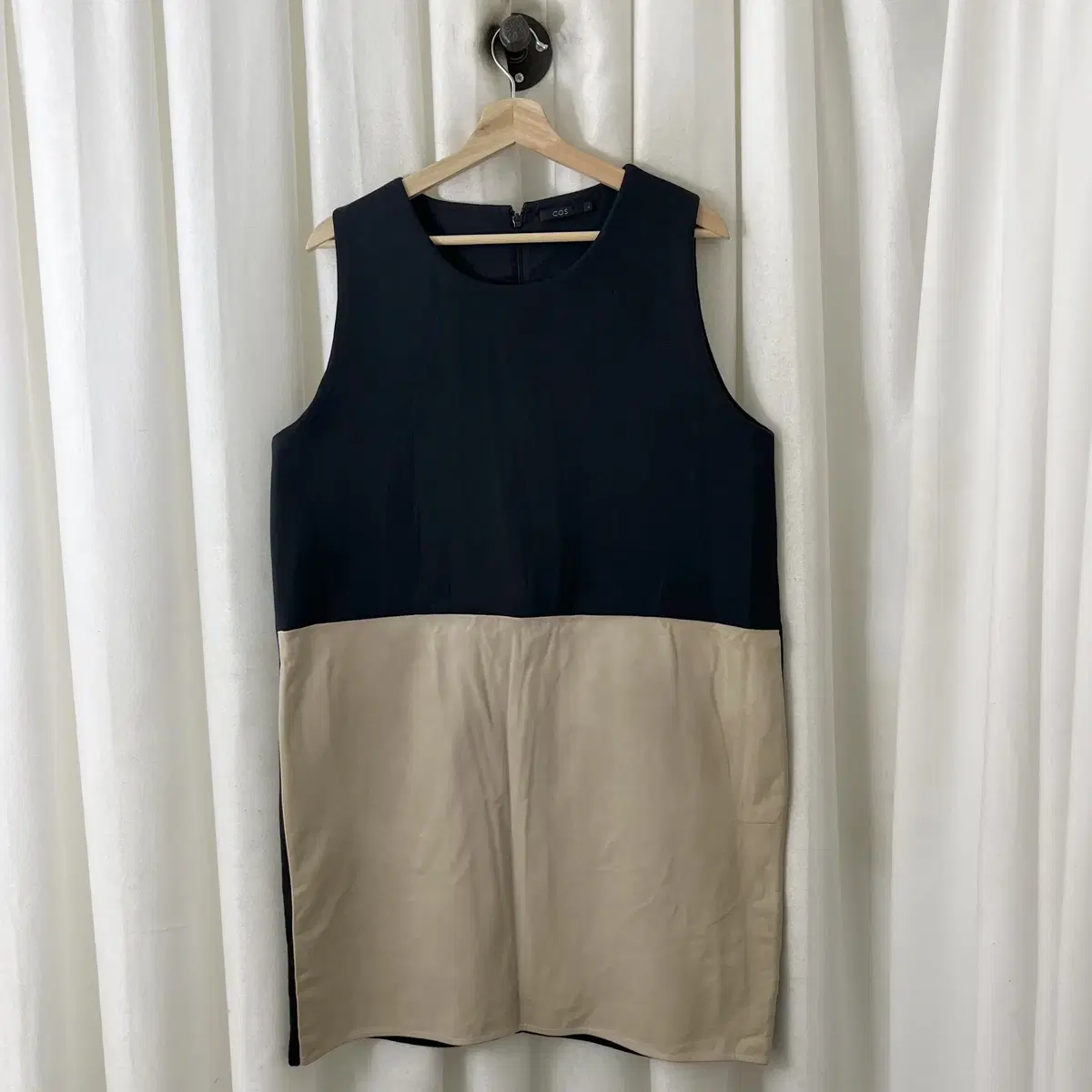 Course Navy Beige Color Sleeveless ONEPIECE