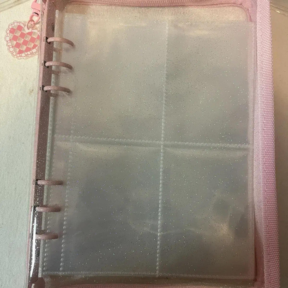 A5 binder with zipper