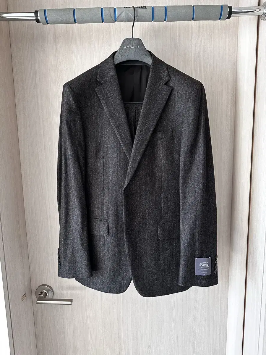 Cashmere suit in imported Italian fabric from Ziike