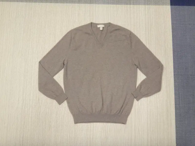 (XL) GOBI Gobi Pure Cashmere V-Neck Knit