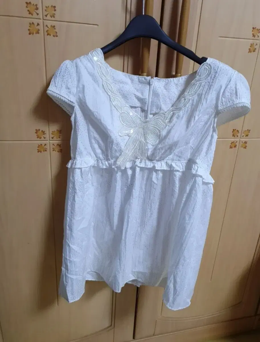 White ribbon short sleeve tee lee yeoreum tee blouse