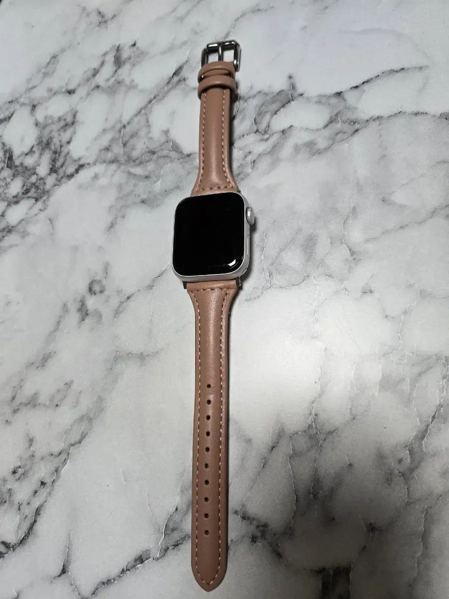 I'm selling my Apple Watch SE.