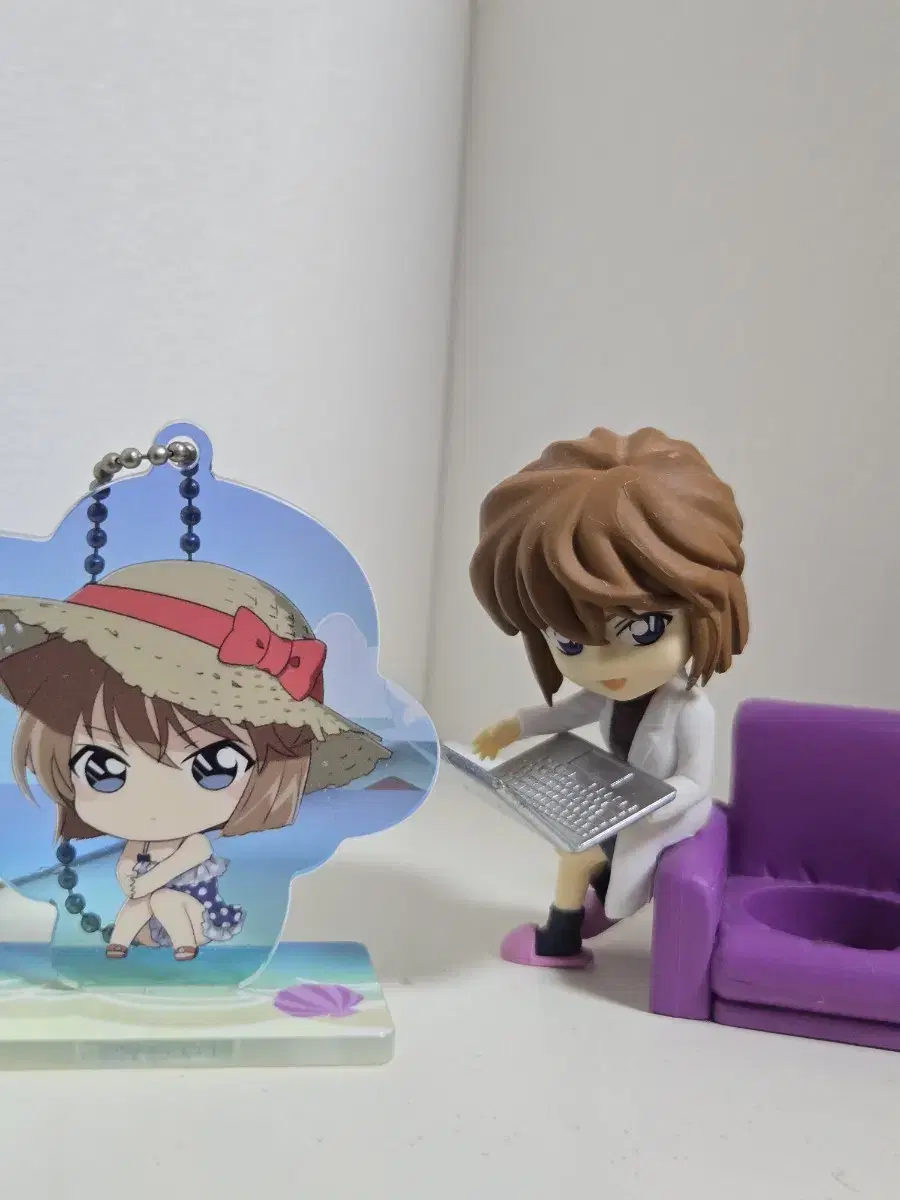 Hong Rose (Haibara Eye) acrylic stand keyring & holder bulk for sale