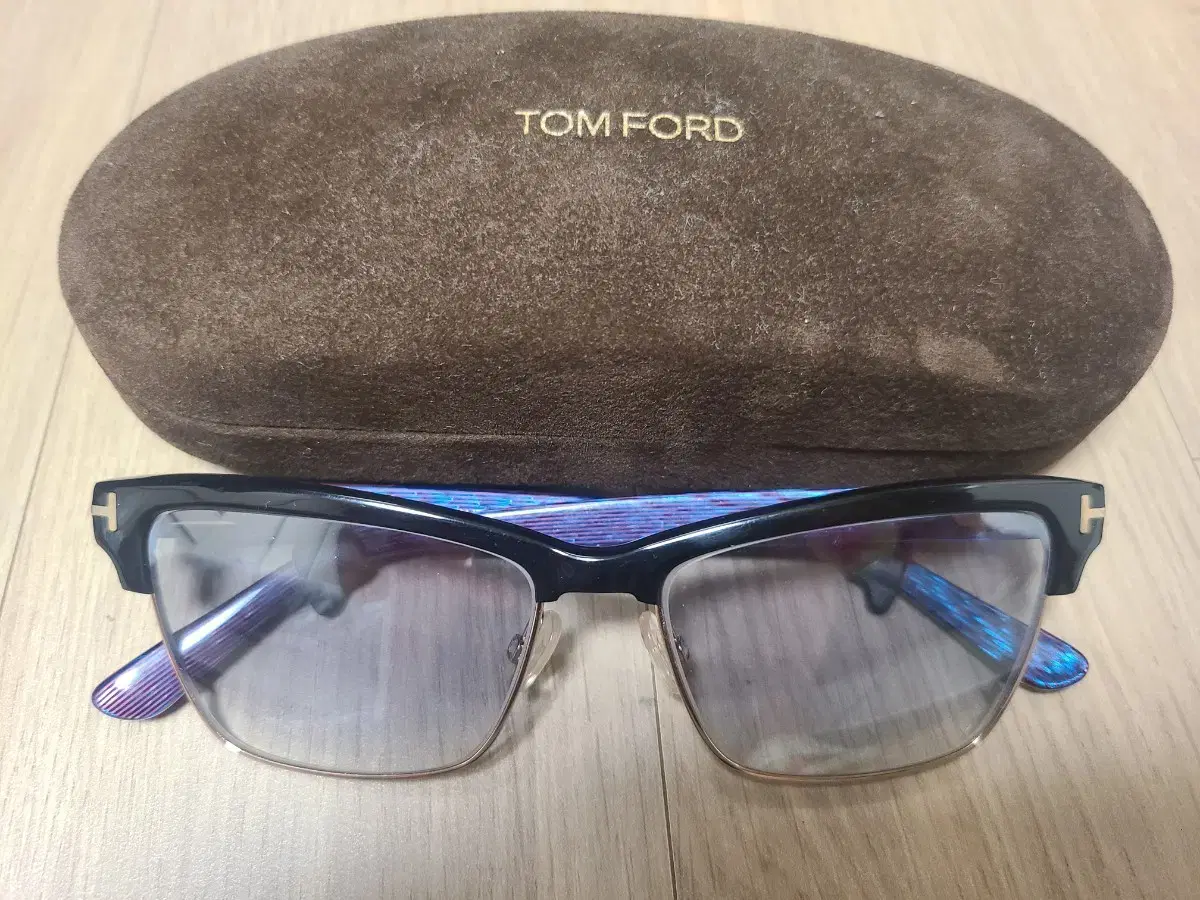 Tomford 안경테