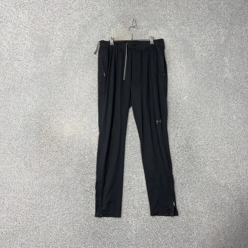 Under Armour Black Logo Functional Athletic Training Pants L