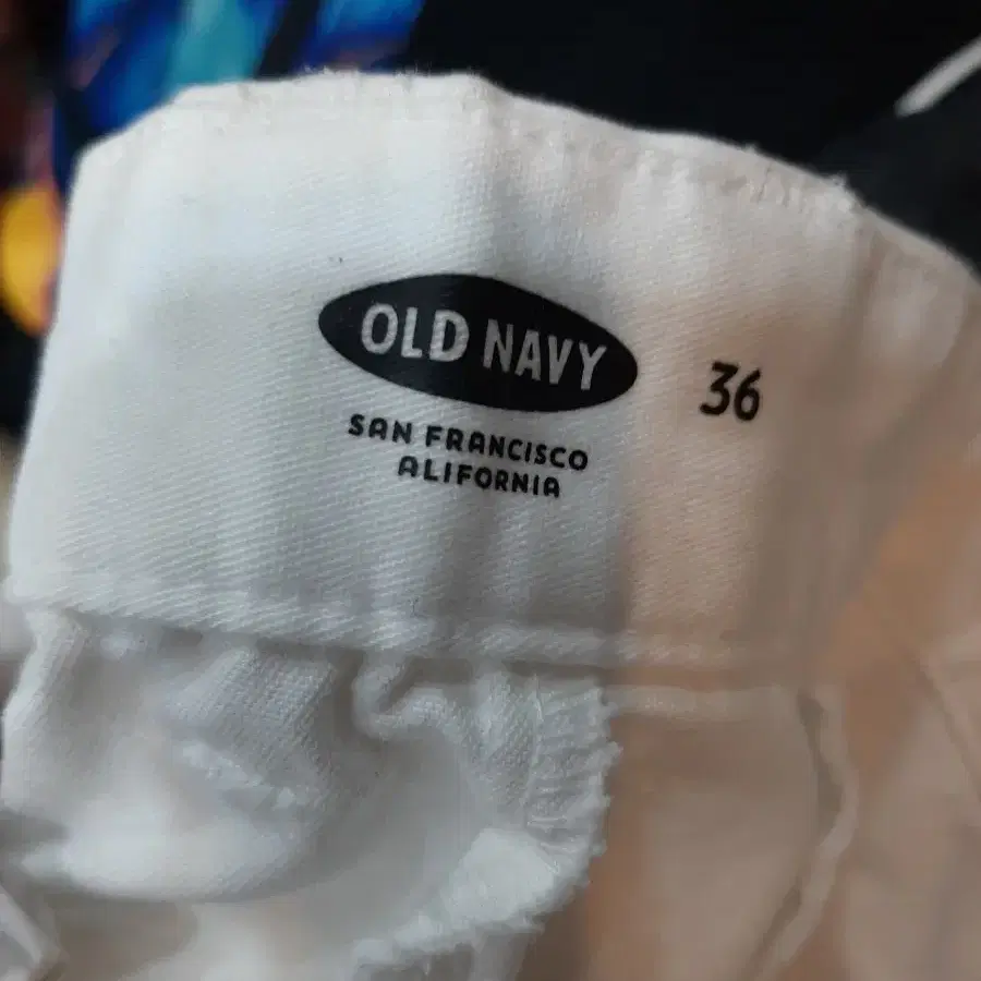 일본수입 OLD NAVY 화이트 면반바지  36인치 H2ty