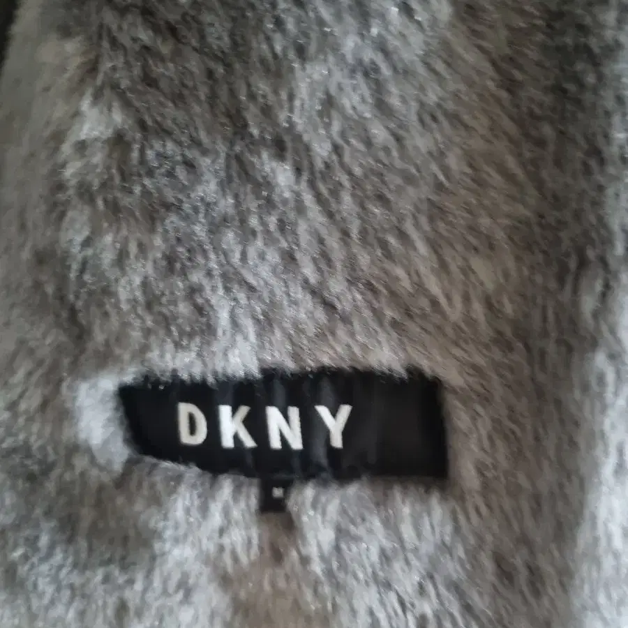 DKNY 시어링 무스탕