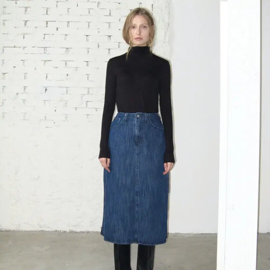 sunburnproject Back Pleats Denim Skirt