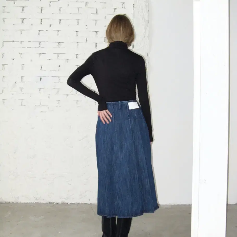 sunburnproject Back Pleats Denim Skirt