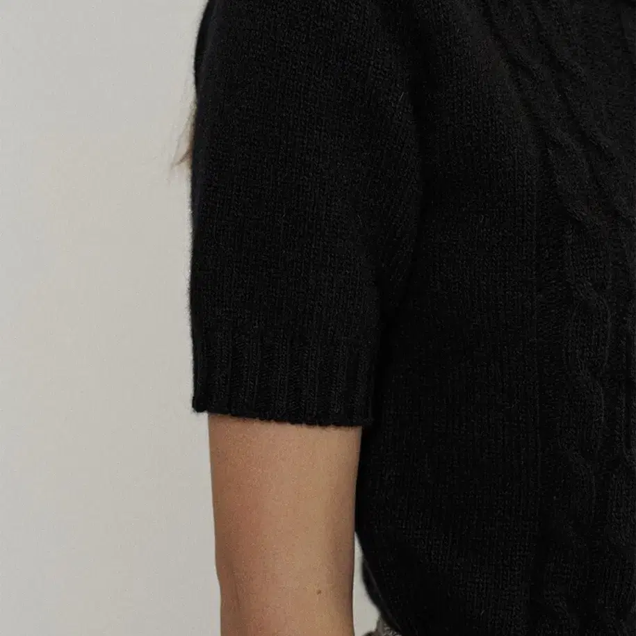 Lo61 John Cable Sweater in Black