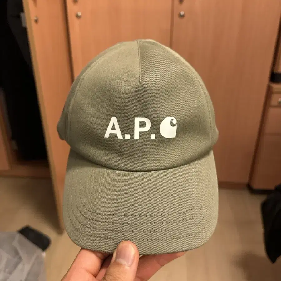 APC X 칼하트 모자