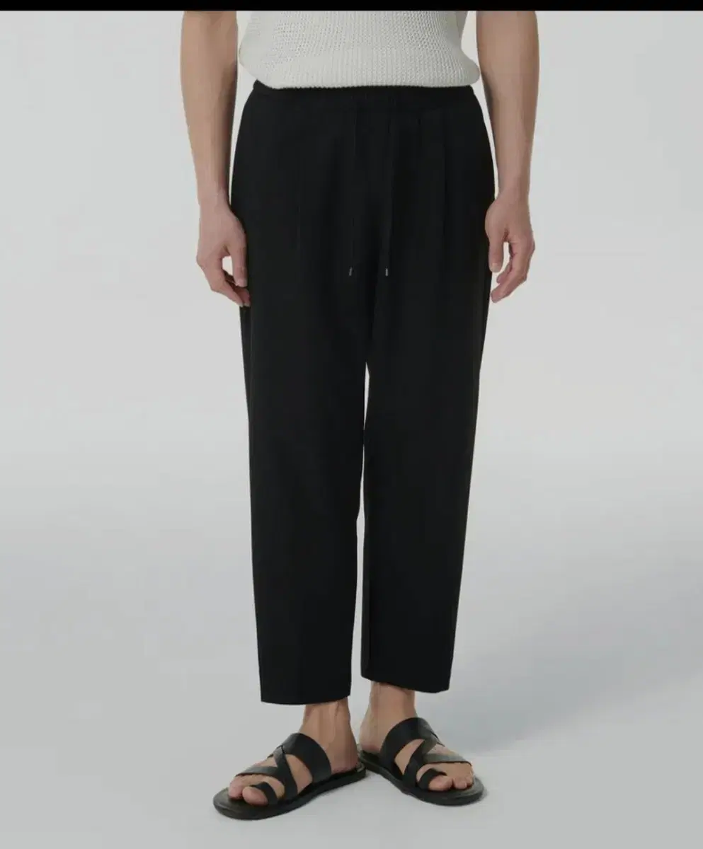 Gentleman's Standard Wide e.ji Banded Cropped Slacks [Black].