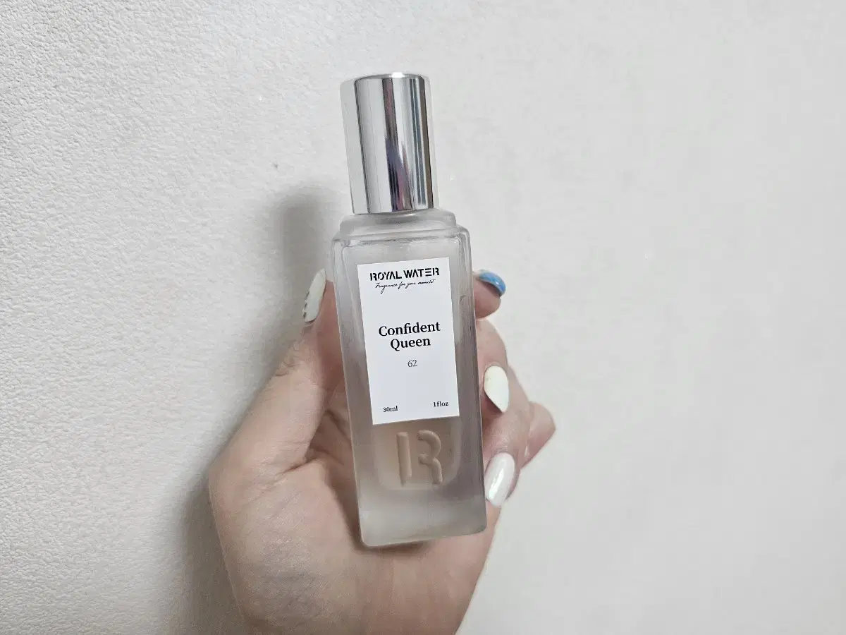 로얄워터 니치향수 "컨피던트퀸" 30ml (1/2 용량)