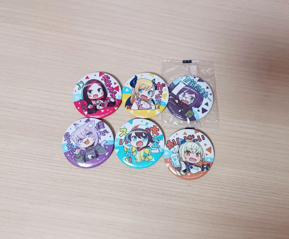 Bulk of 6 hololive canbadges