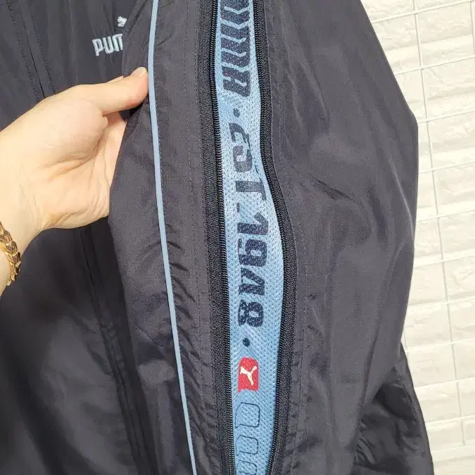 [L-105]PUMA 90년대 네이비 사이드라인지퍼디테일 바람막이 XL