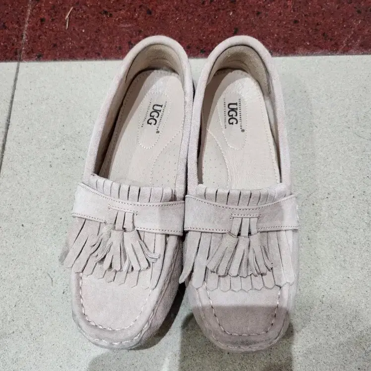 UGG Ozwear 클래식 태슬 모카신 225~230