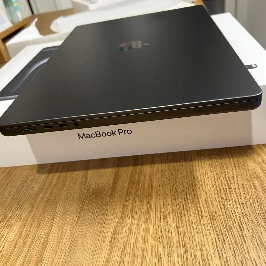 MacBook Pro 16 (M3 pro) / MRW23KH/A 미사용