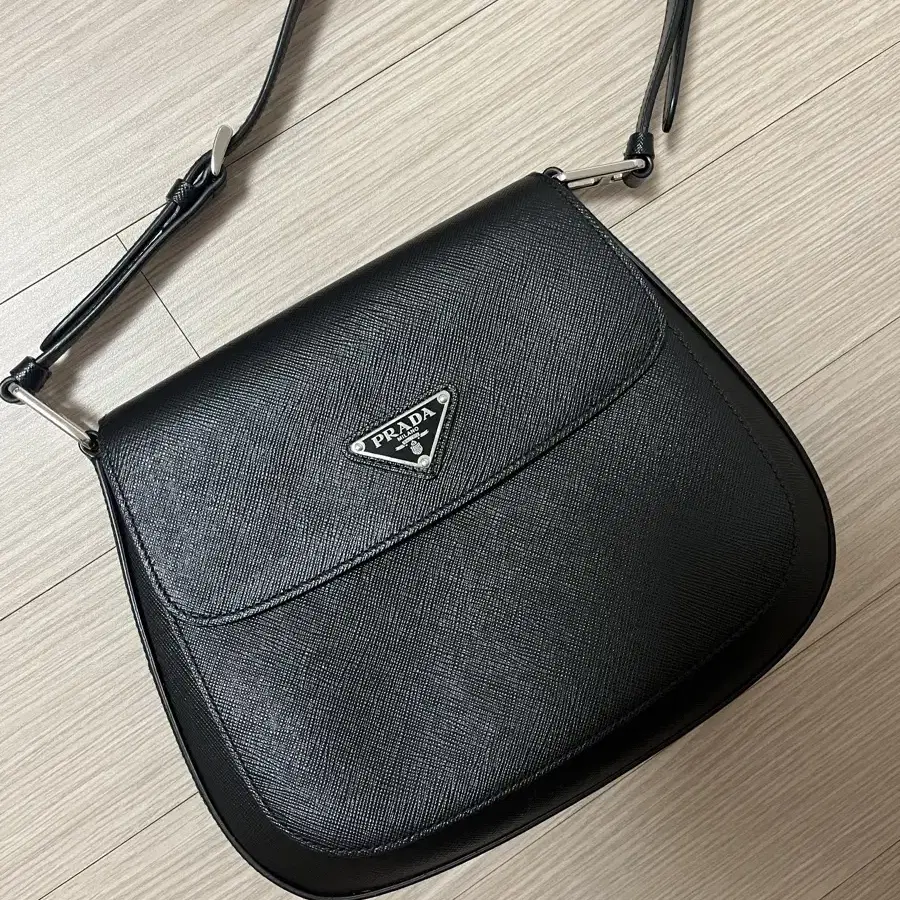 [PRADA] 프라다 클레오 사피아노 플랩백