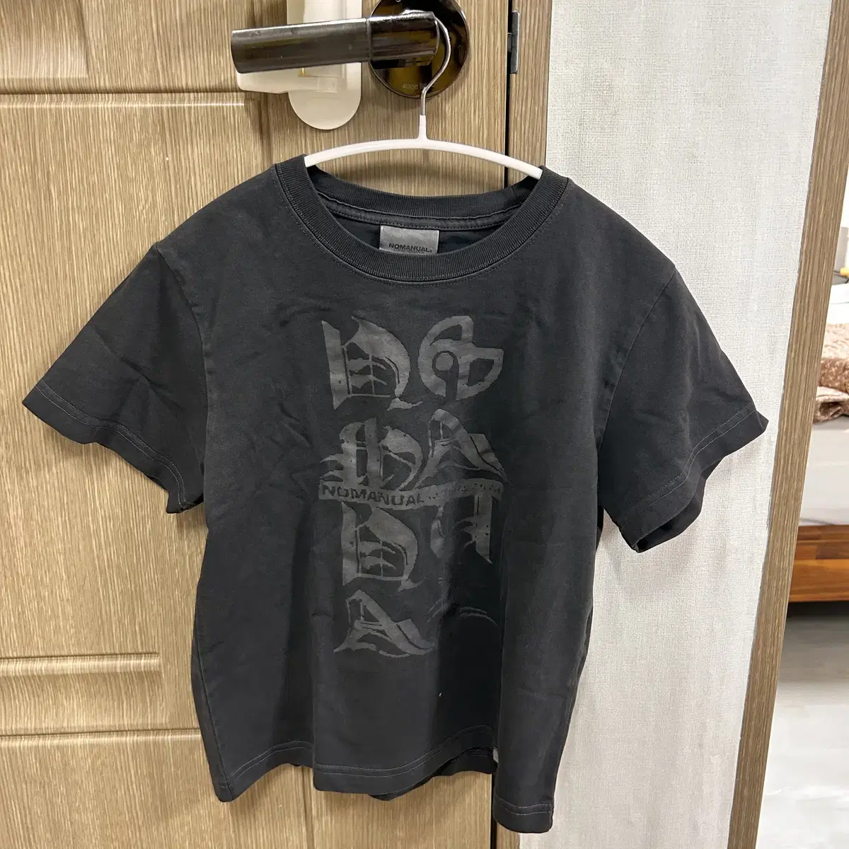 노매뉴얼 반팔 s black letter t-shirs charcoal