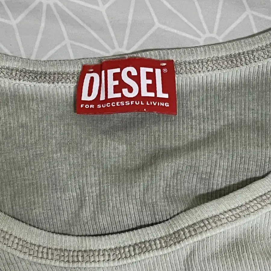 DIESEL 디젤 T-Ele 여성 하트 반팔 티셔츠 베이지