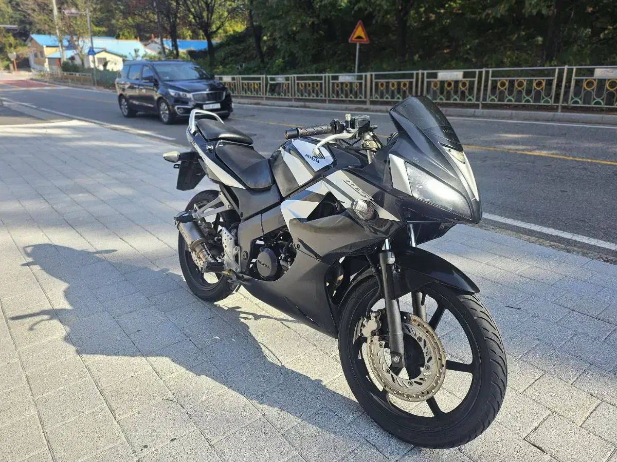 CBR125  10년식 한정판모델  2만키로때 125만원