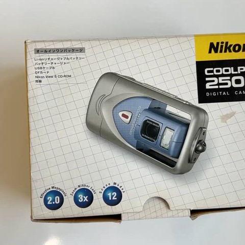 Nikon Coolpix 2500