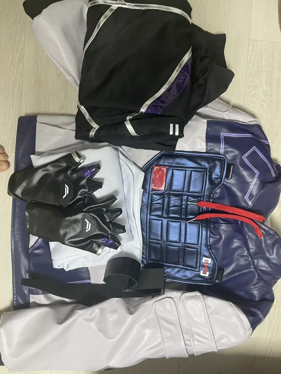 Sells Valorant Isocosplay full set 