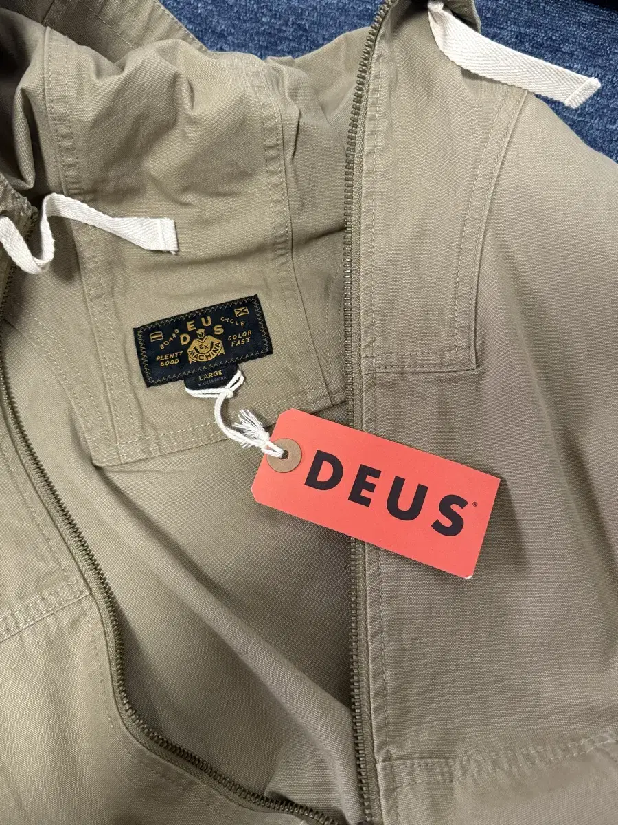 (L) Deus Jacket