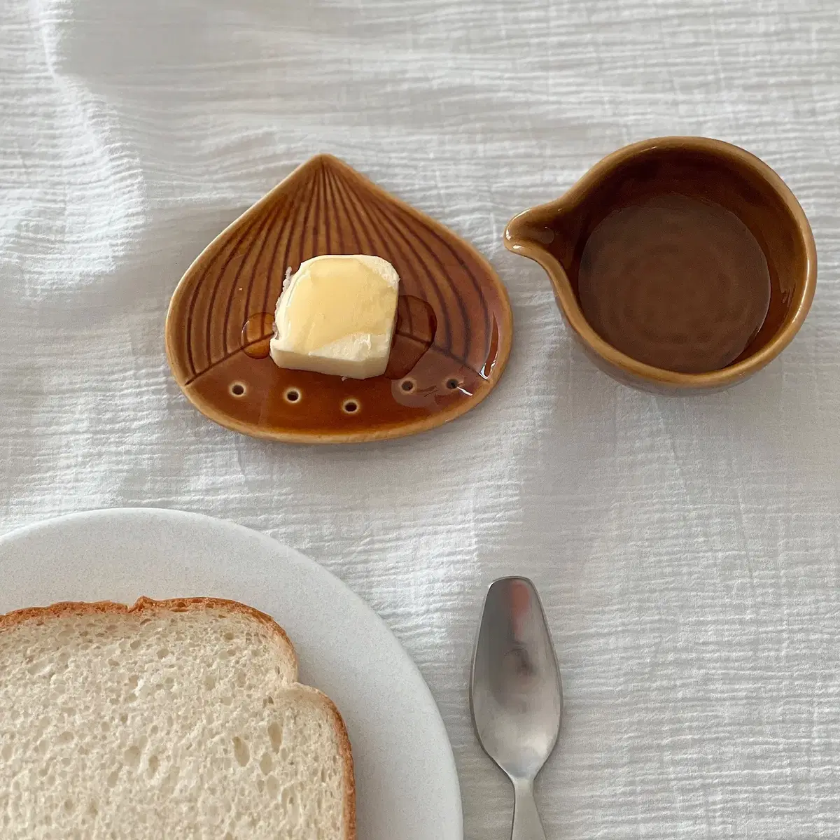 Chestnut plate / 도자기 찬기 디저트 그릇 앞접시 귀여운접시