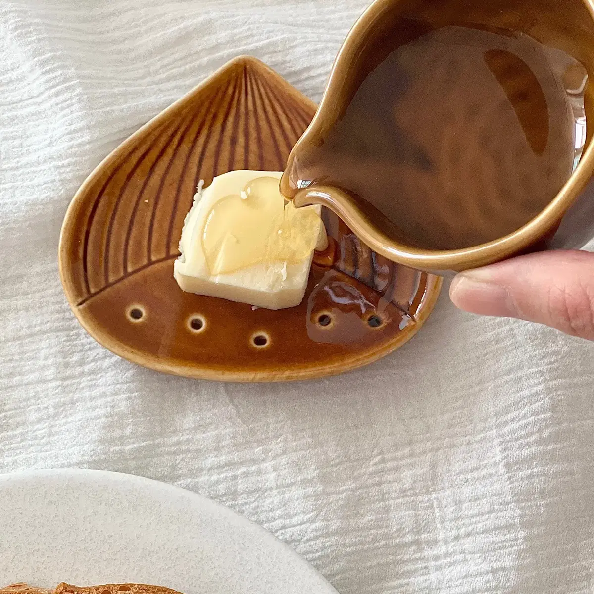 Chestnut plate / 도자기 찬기 디저트 그릇 앞접시 귀여운접시