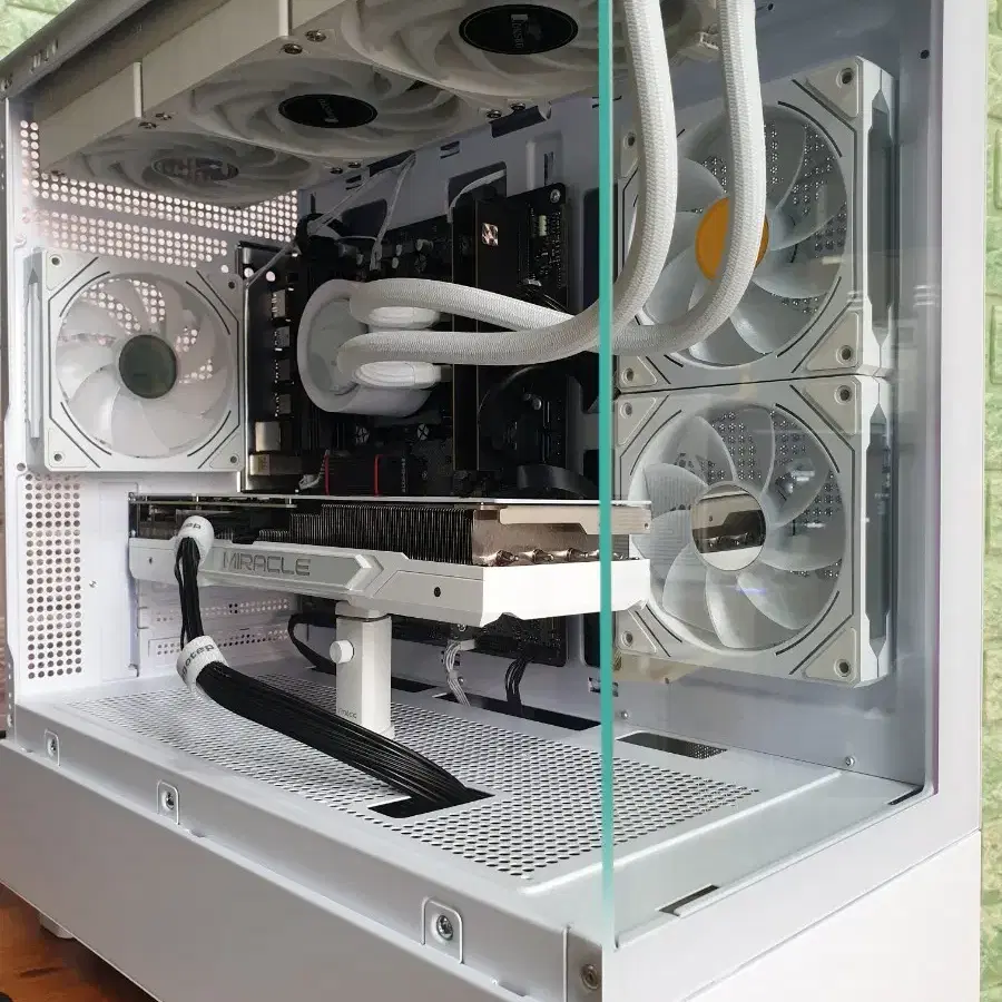 화이트 게이밍 컴퓨터 (7800X3D RTX4070TI SUPER)