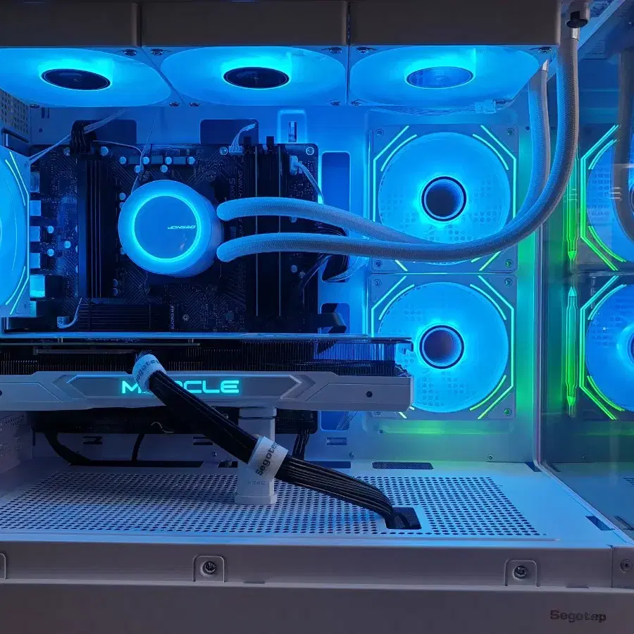 화이트 게이밍 컴퓨터 (7800X3D RTX4070TI SUPER)