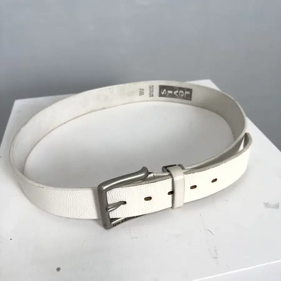 vintage levis white leather belt