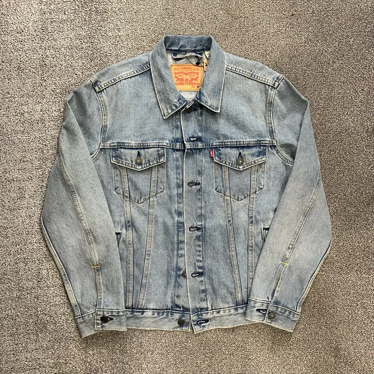 186 Levi's Denim Jeans Jacket