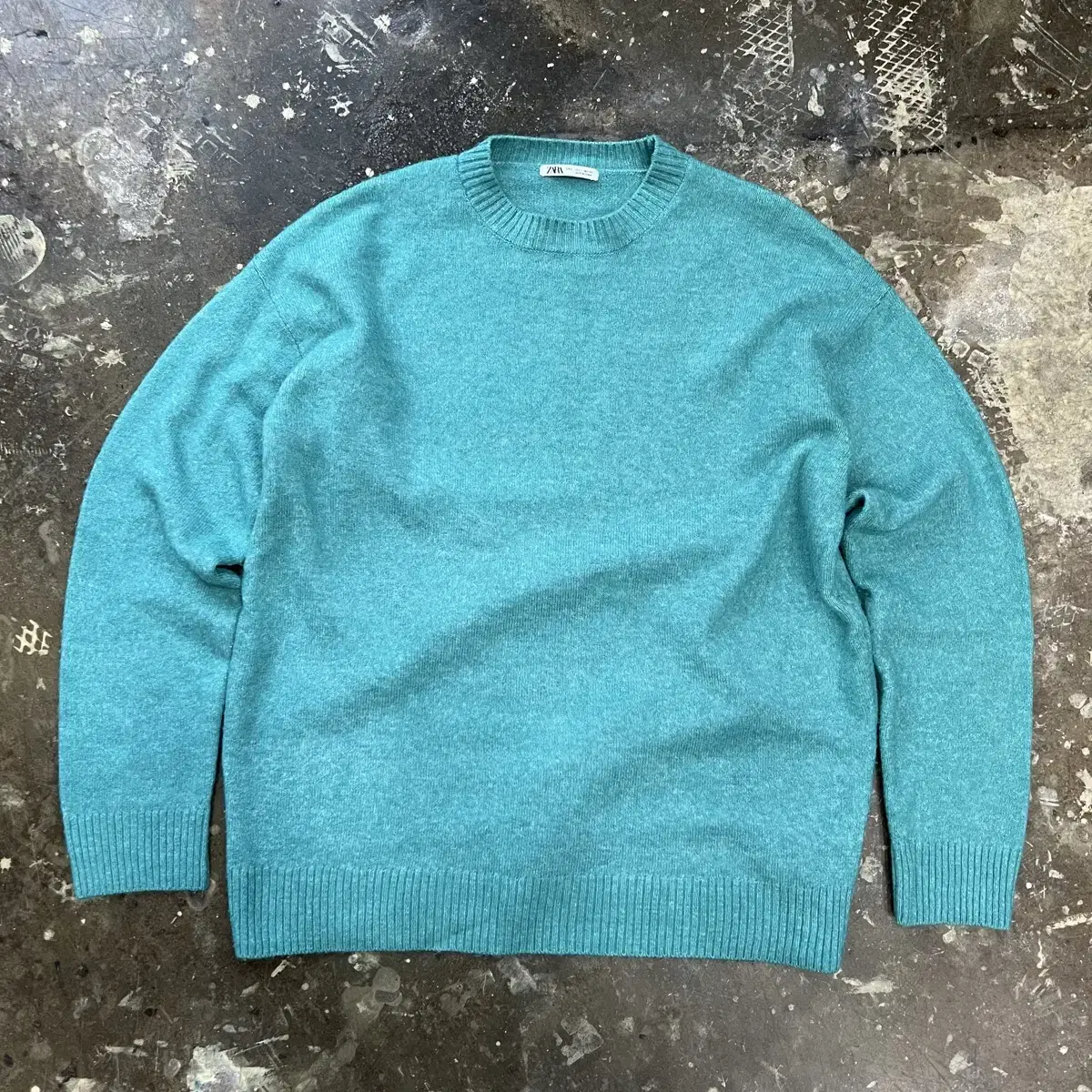 L) ZARA Zara Overfit Shaggy Dog Knit Sweater