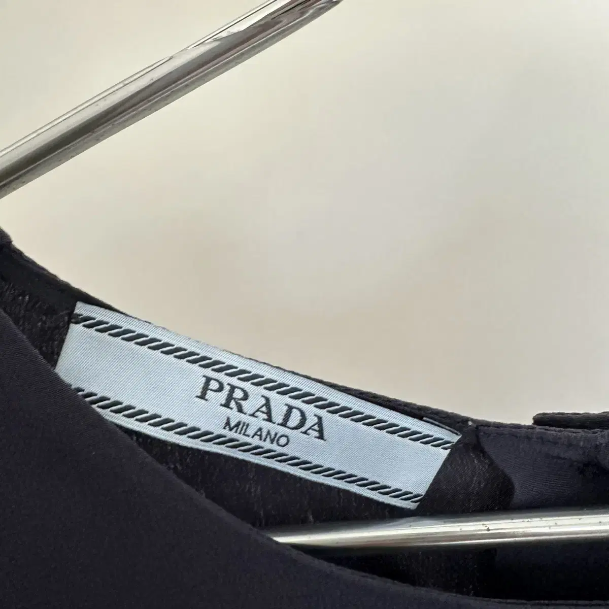 프라다 prada 셔링 칠부 블라우스