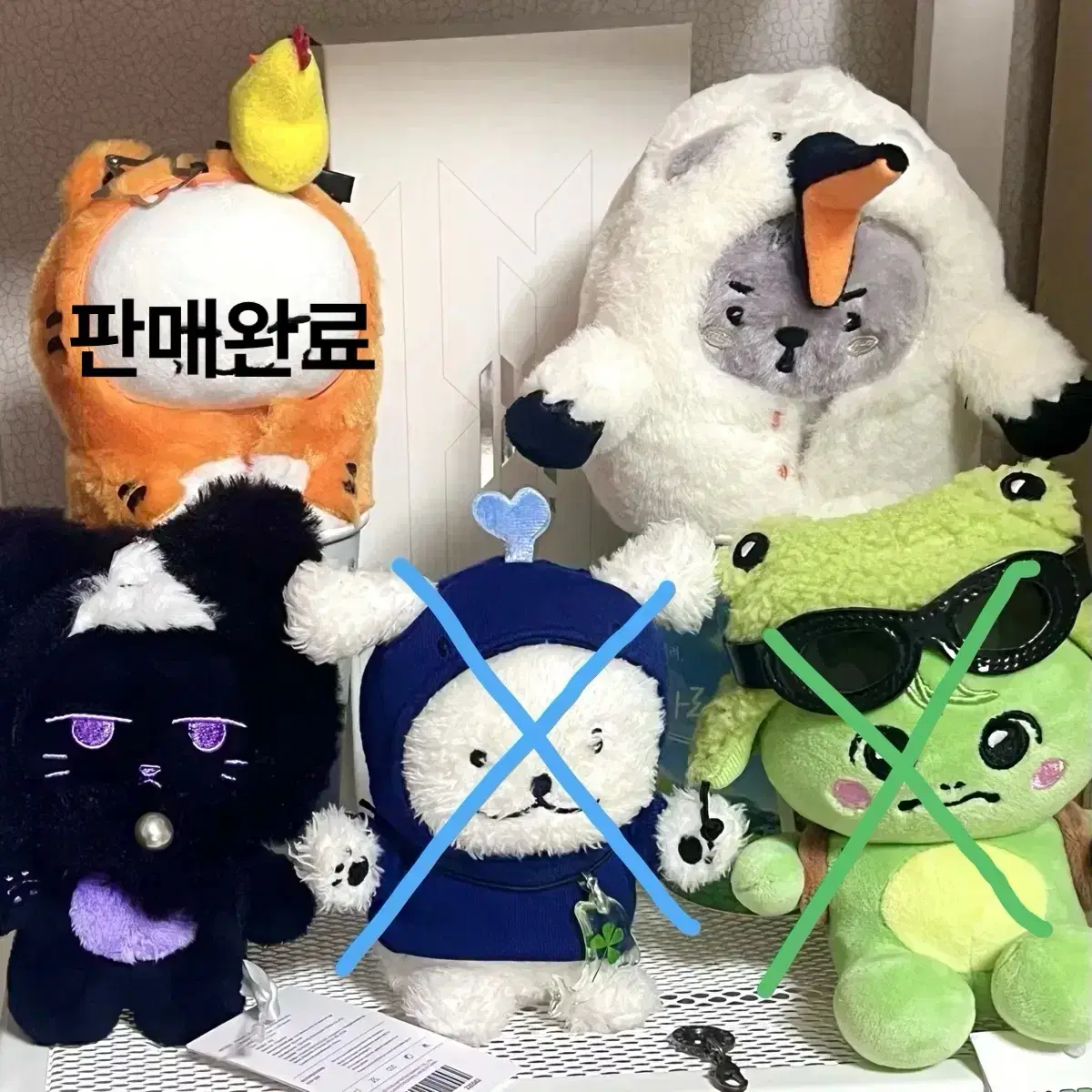 (belly bug left) monsta x doll wts belly bug left