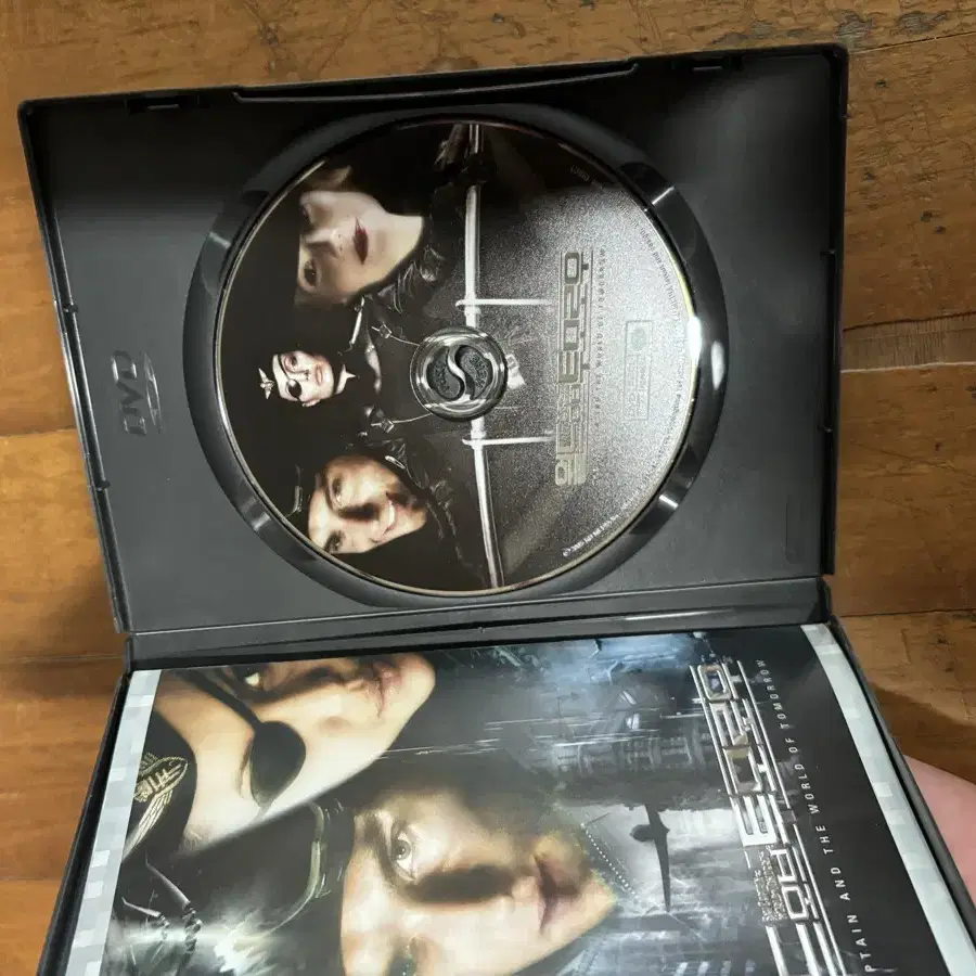 월드 오브 투모로우 영화 dvd 인테리어 수집 소품