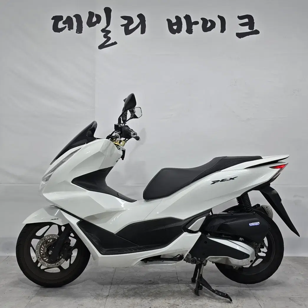 부산 23년식 혼다 pcx125 abs 화이트 부산창원김해양산울산대구대전