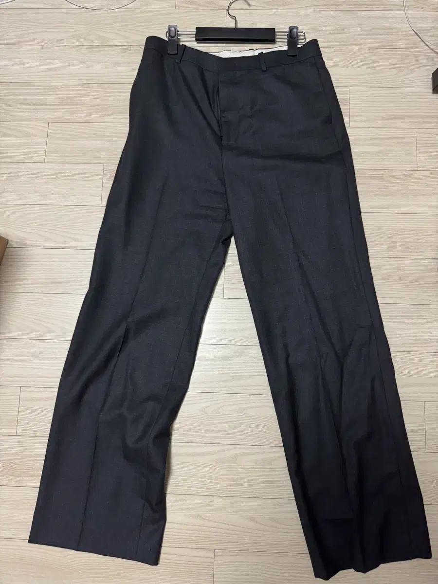 B A 52 Straight Fit Pants Charcoal Gray 30 at the Belly