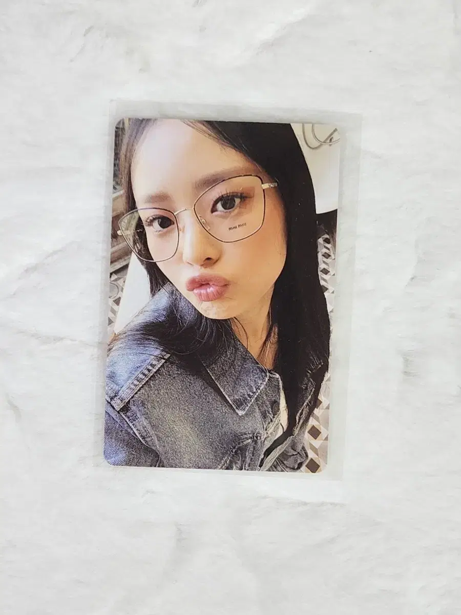 New Jeans hanni bluebook photocard