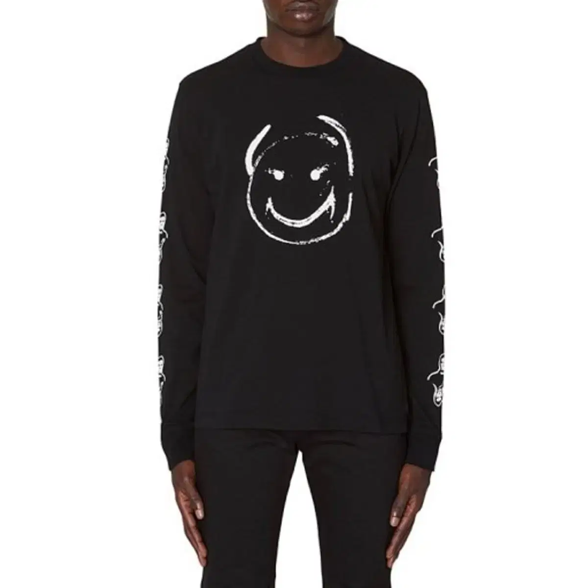 Undercover Smile Long Sleeve (worn by Hong Yuan Yang)