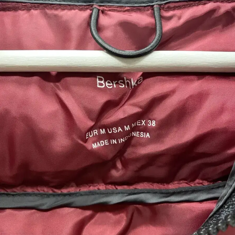 스페인브랜드 Bershka 버쉬카 경량패딩 새제품 m/95